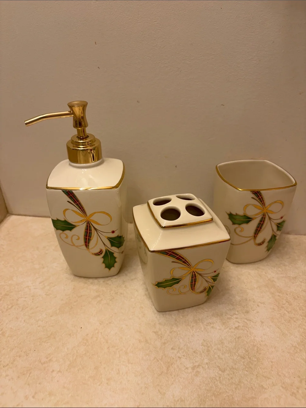 Lenox Holiday Nouveau Ceramic Bath Accessory Set in Ivory and Gold